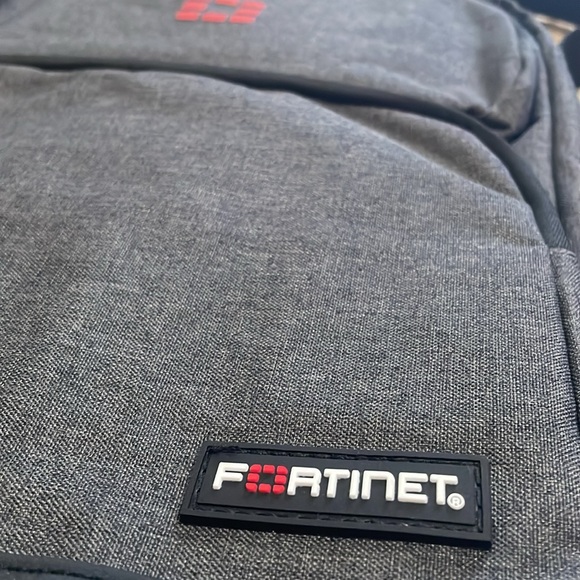 Tablet sling bag with electronic travel organizer from Fortinet - Picture 3 of 10